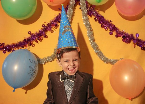 Child in birthday with yellow background