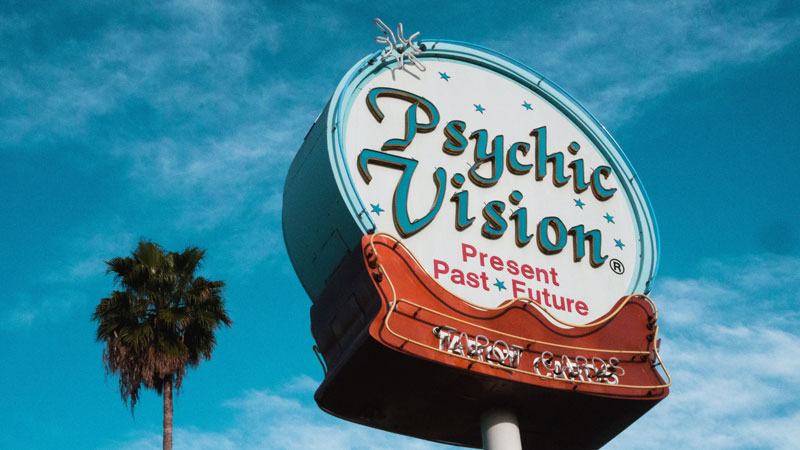 Picture of sign that reads Psychic Readings